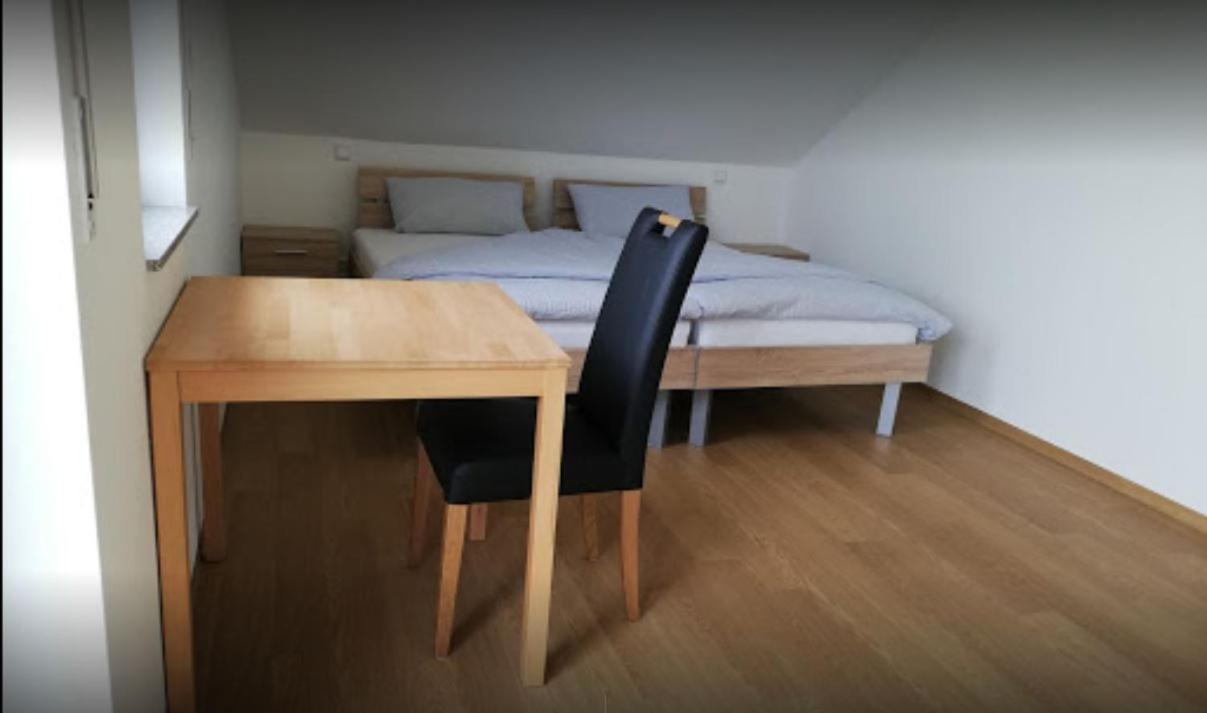 Weishaupt, Pfingstweider Str. 30 Apartment *